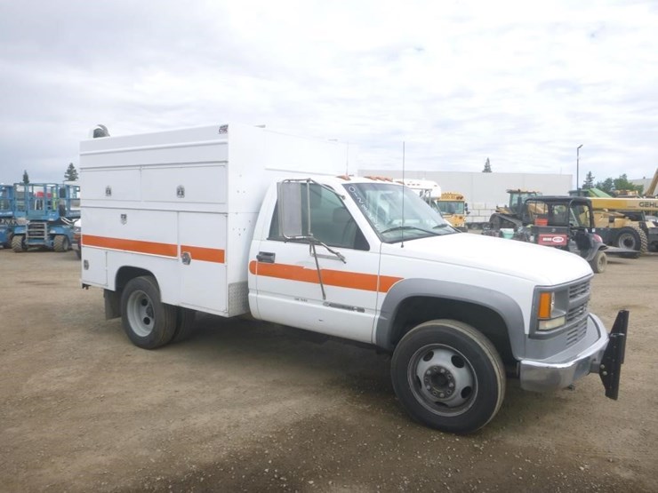 2002-chevrolet-3500-image-2