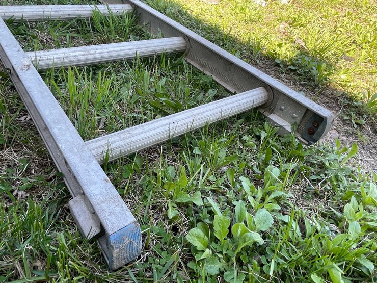 #7436-•-(2)-aluminum-ladders-image-7