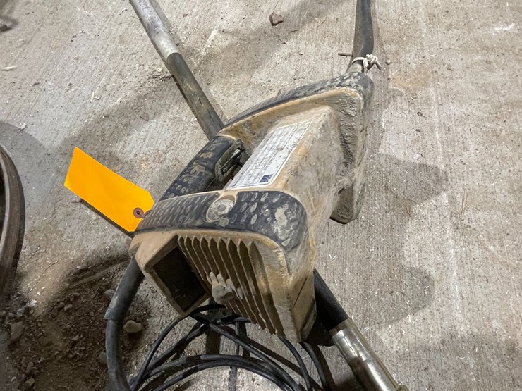 #5029-•-(2)-corded-concrete-vibrators-image-9