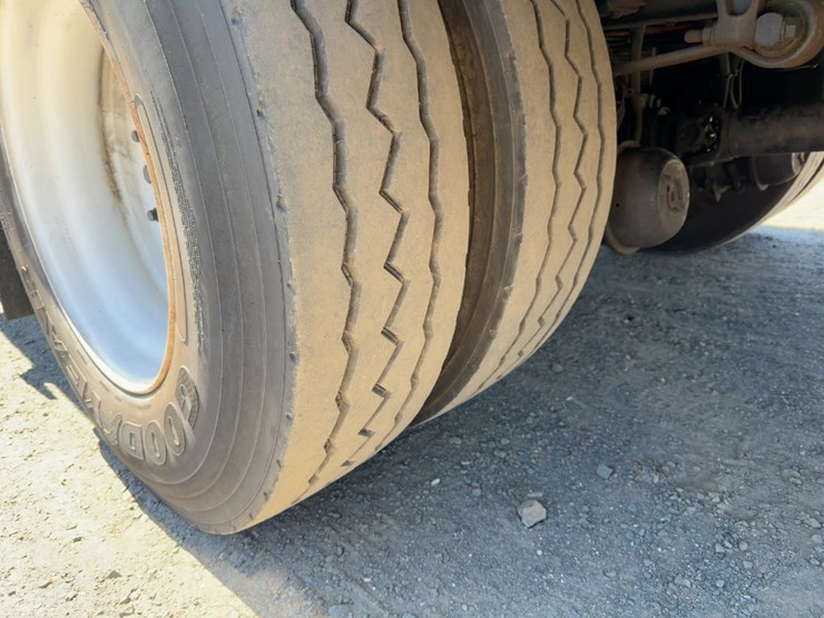 2004-international-durastar-4300-image-12