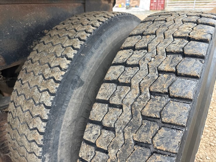 1983-mack-dm686s-image-43