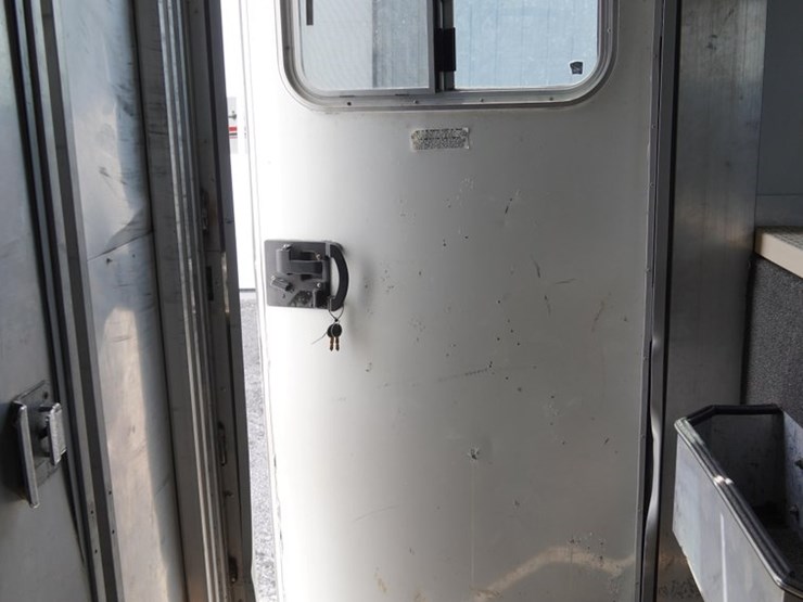 #142-•-1999-exiss-3-slant-aluminum-6-horse-capacity-trailer-image-30