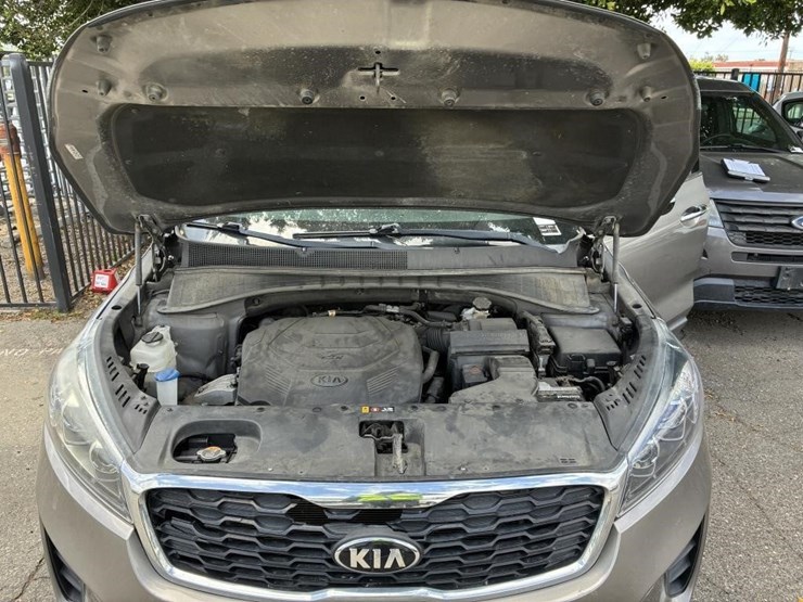 2019-kia-sorento-lx-image-13