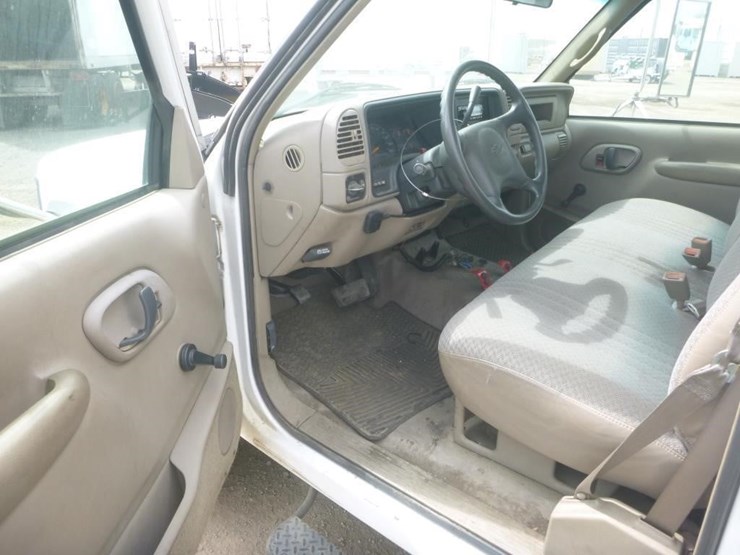 2002-chevrolet-3500-image-16