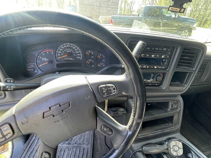 #7046-•-2005-chevrolet-duramax-(has-wi-title)-image-62