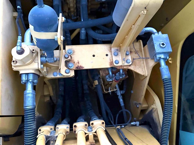 2018-komatsu-pc210-lc-11-image-11