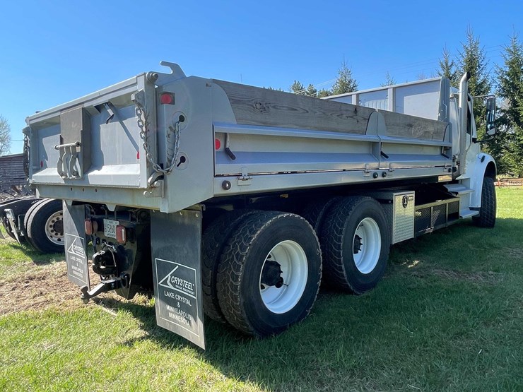 2020-freightliner-m2-106-image-5