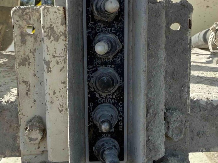 2014-peterbilt-567-image-7