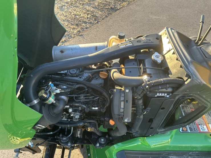 2022-john-deere-x758-image-14