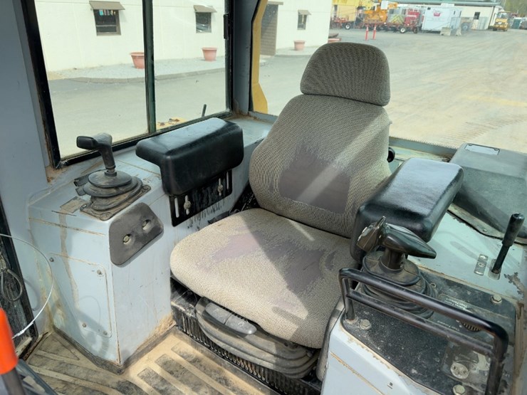 2002-deere-700h-xlt-image-30