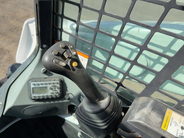 2020-bobcat-t870-image-22