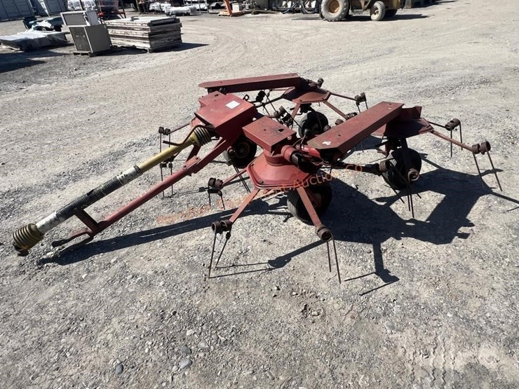 new-holland-162-image-1