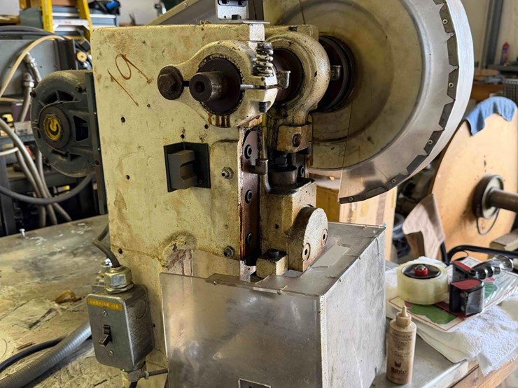 berg-10-ton-vertical-press-image-1