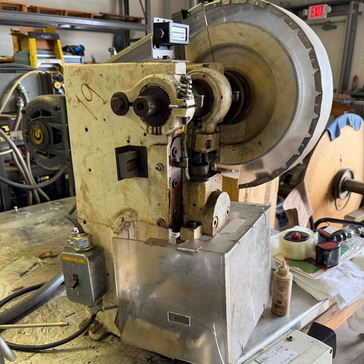Berg 10 Ton Vertical Press