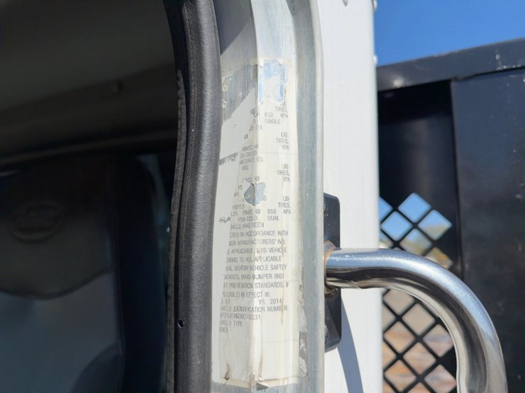 2014-peterbilt-337-image-24