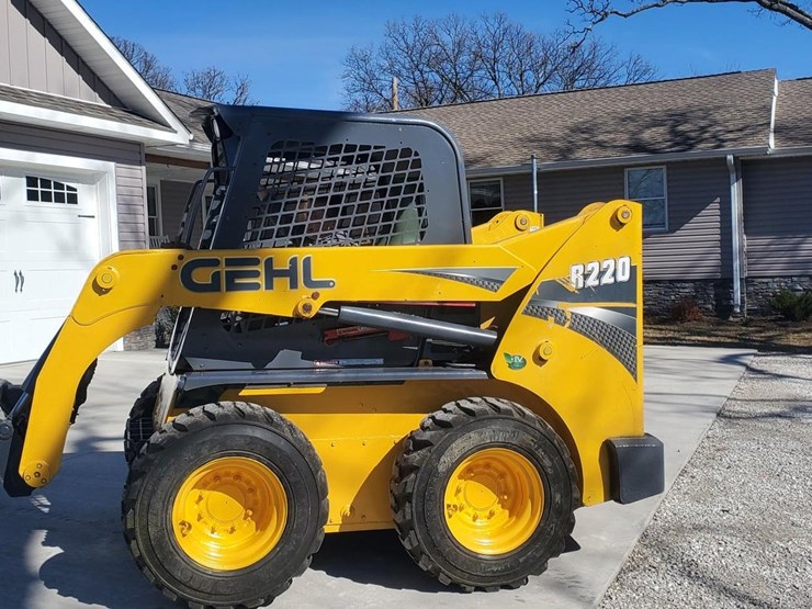 2015-gehl-r220-image-1