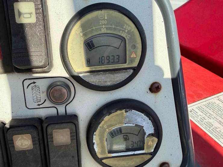 2016-moffett-m8-55.4-image-13