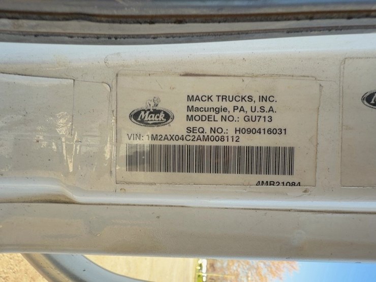 2010-mack-granite-gu713-image-36