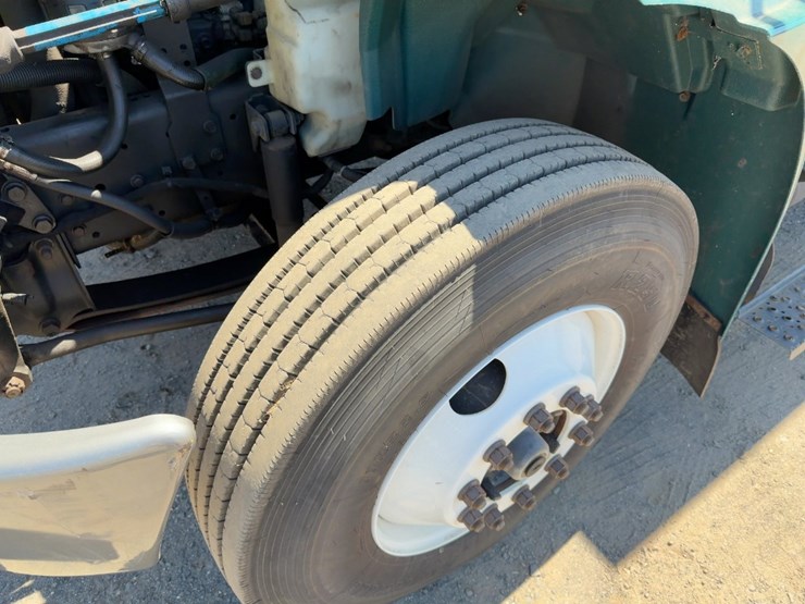 2004-international-durastar-4300-image-9