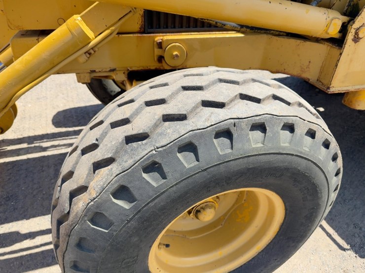 1980-deere-500c-image-13