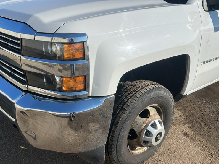 2017-chevrolet-silverado-3500hd-image-14