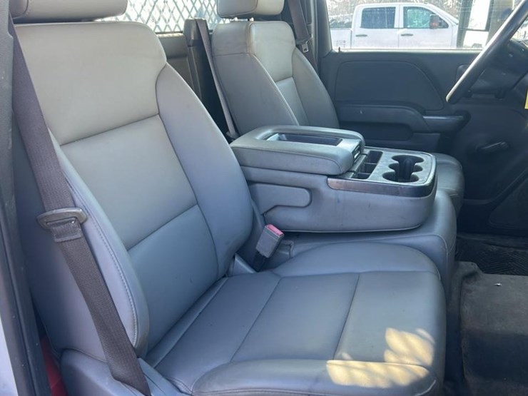 2017-chevrolet-silverado-3500hd-image-39