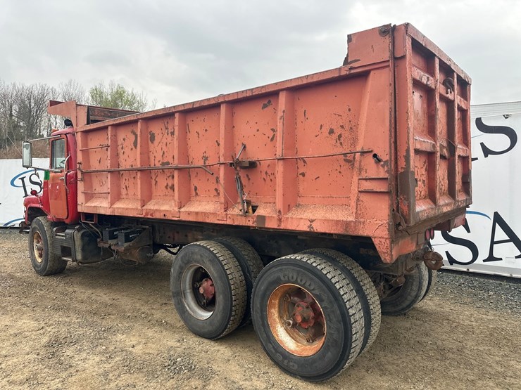 1983-mack-dm686s-image-3