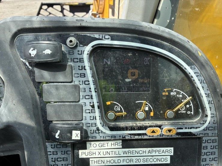 2015-jcb-525-image-15