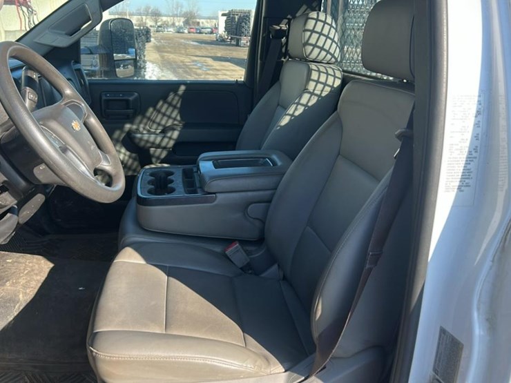 2017-chevrolet-silverado-3500hd-image-19