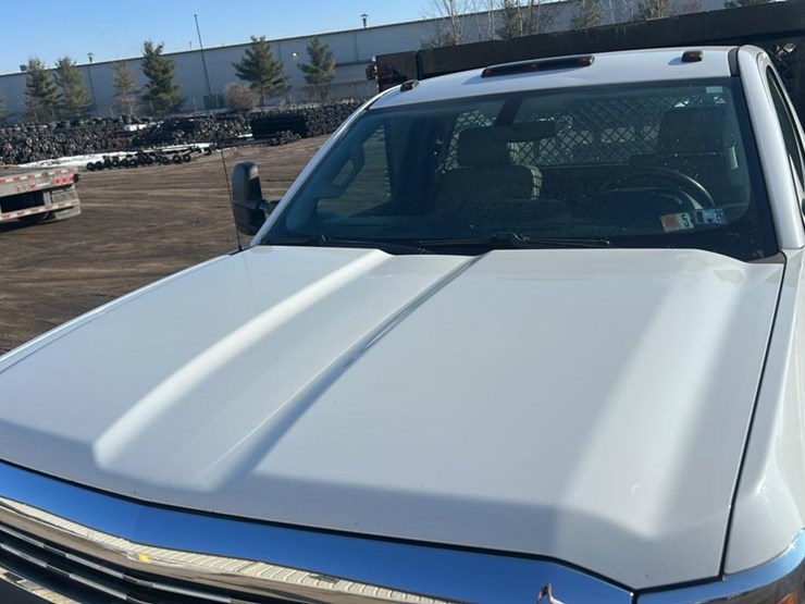 2017-chevrolet-silverado-3500hd-image-13