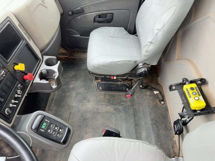 2016-international-7400-image-25