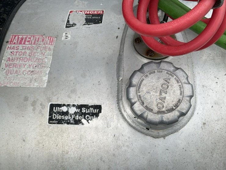 #137-•-2009-volvo-isx-semi-truck-image-46