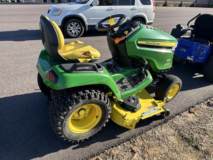 2017-john-deere-x580-image-3