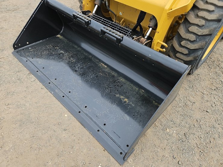 2022-caterpillar-246d3-image-18