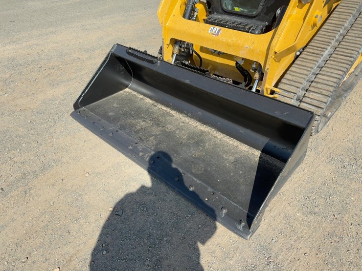 2023-caterpillar-249d3-image-9