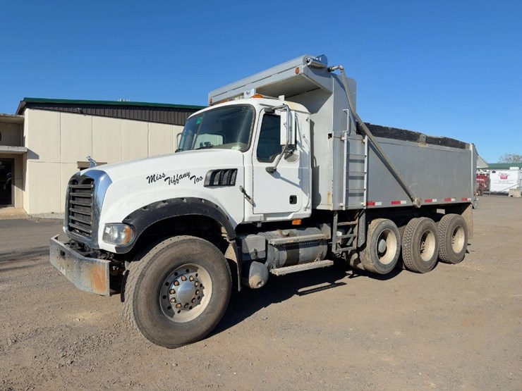 2010-mack-granite-gu713-image-1