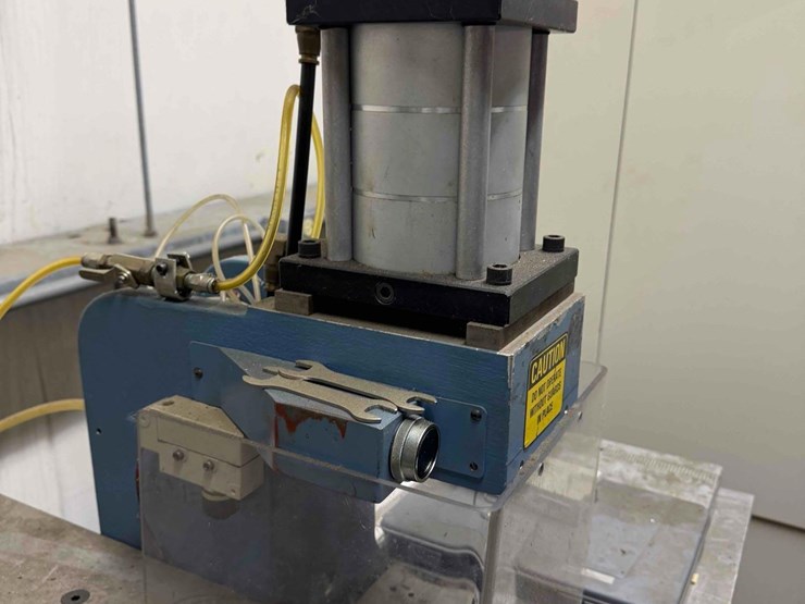 assembly-machine-w/-many-extras-image-3