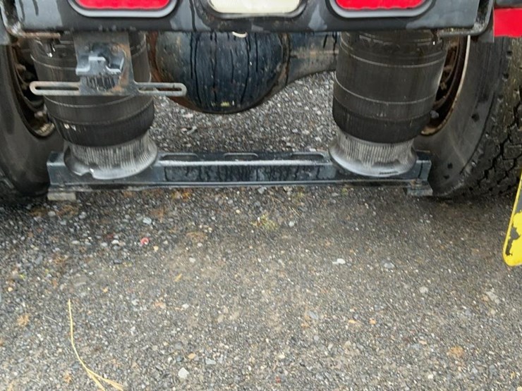 #137-•-2009-volvo-isx-semi-truck-image-63