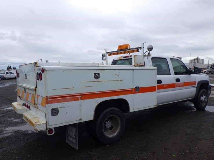 2005-chevrolet-3500-image-3