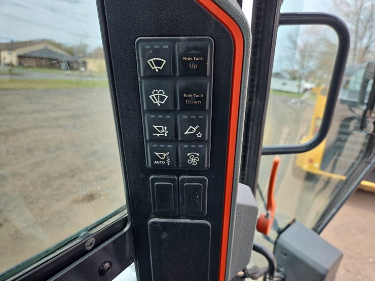 2023-bobcat-s76-image-24