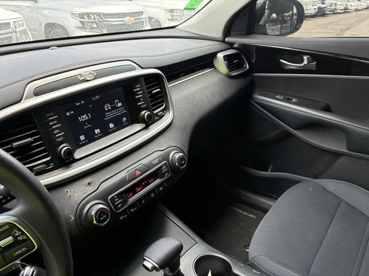 2019-kia-sorento-lx-image-22