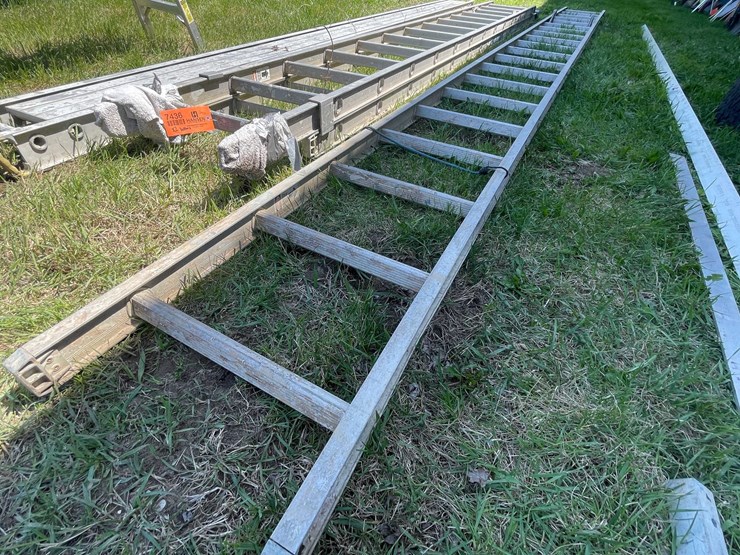 #7436-•-(2)-aluminum-ladders-image-1