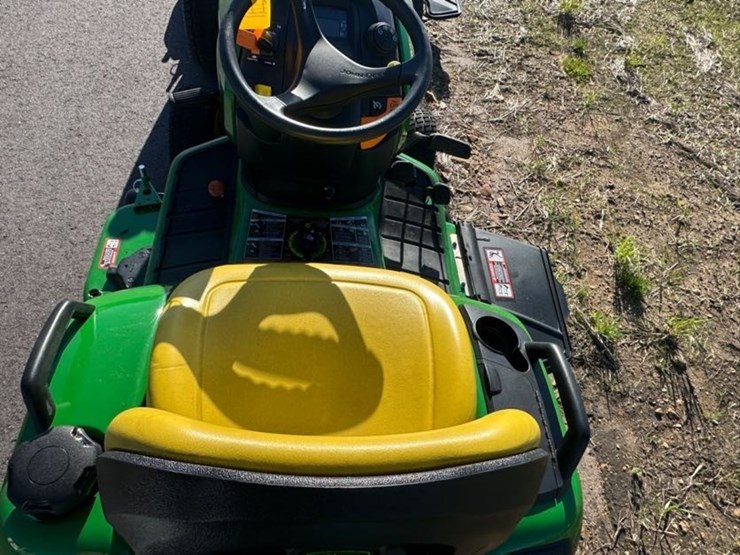 2024-john-deere-x570-image-9