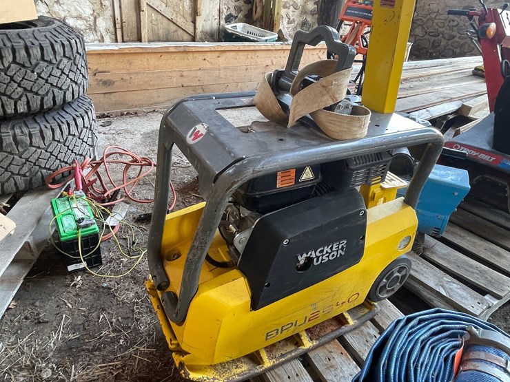#7411-•-wacker-neuson-plate-compactor-image-1