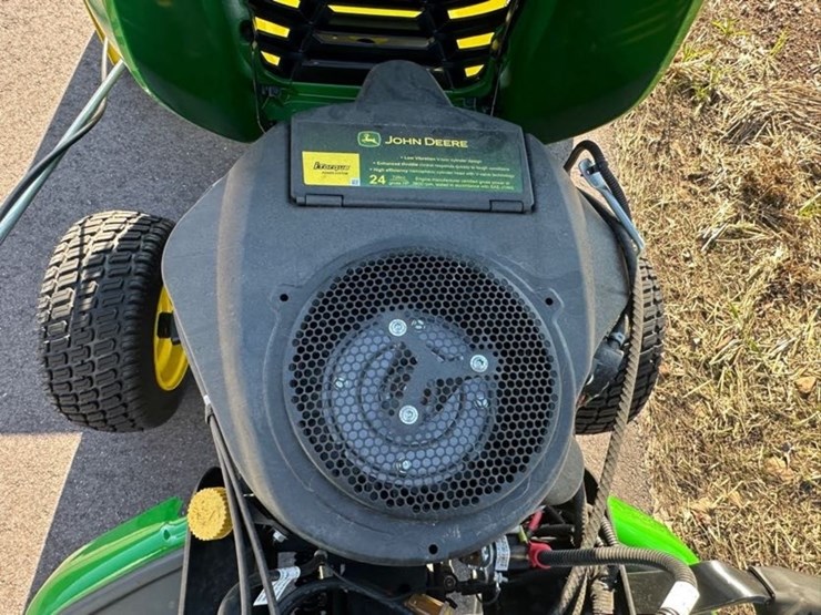 2024-john-deere-x570-image-14