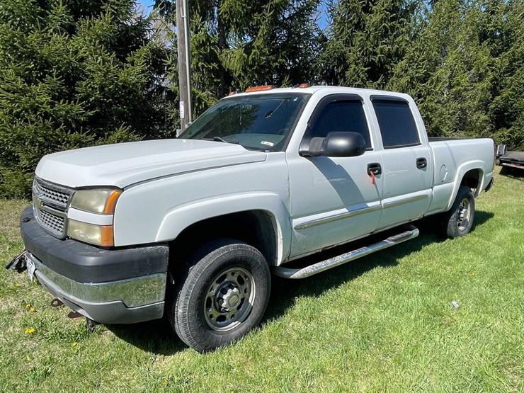#7046-•-2005-chevrolet-duramax-(has-wi-title)-image-1