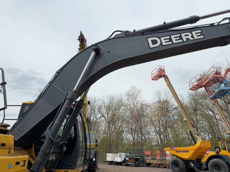 2016-deere-300g-lc-image-11