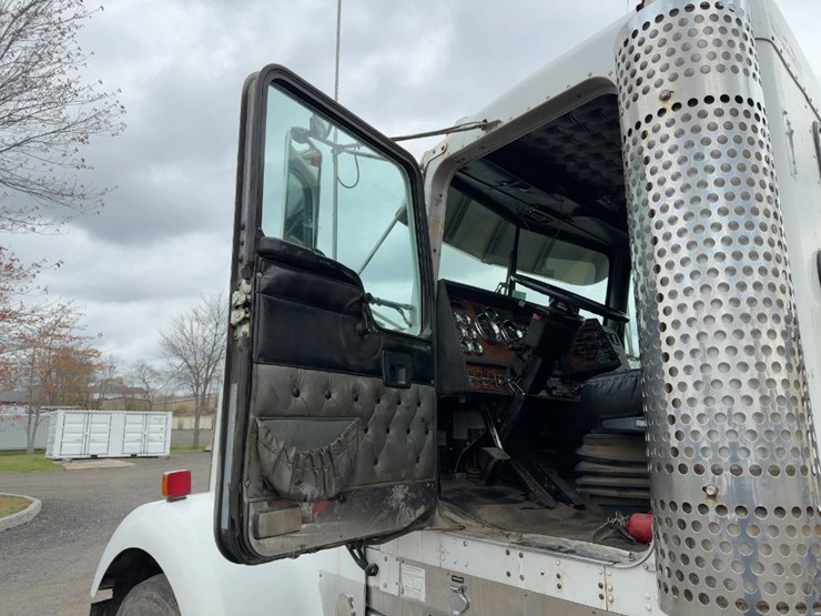 2000-kenworth-w900-image-24