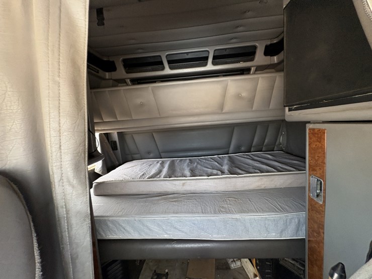 2006-peterbilt-379-image-6