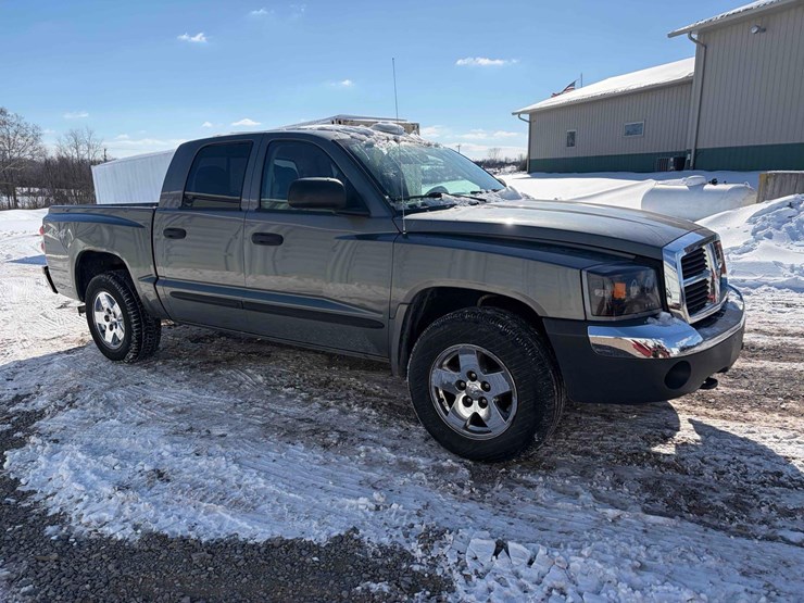 2005-dodge-dakota-image-3